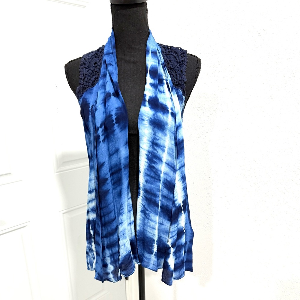 Chico's‎ blue tie-dye open front Crochet detail Top M/8